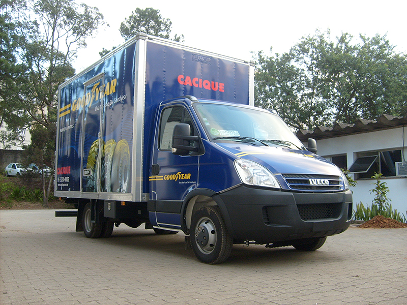 A Eco X transformou um caminhão baú Iveco Daily em uma Borracharia e Manutenção de Frota para Goodyear