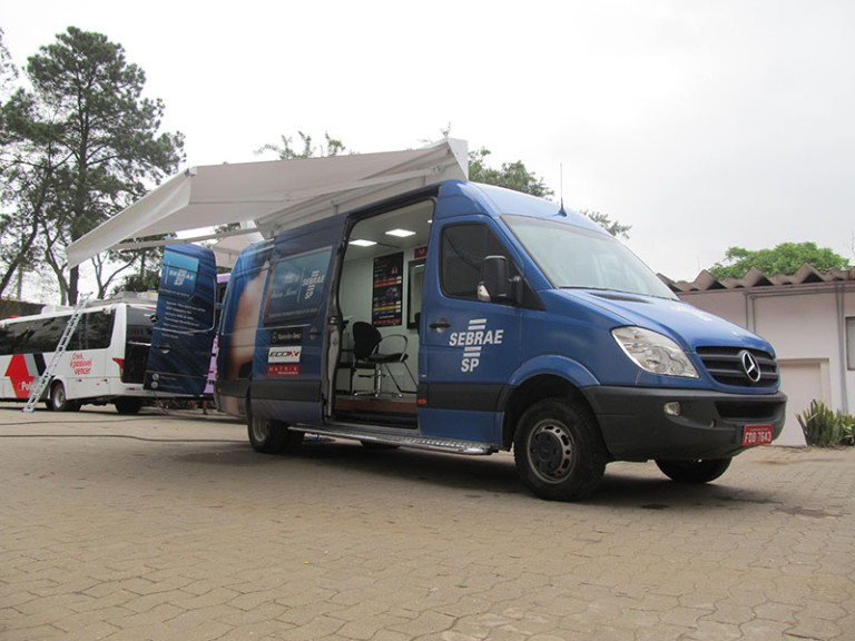 A Eco X transformou furgão Mercedes-Benz Sprinter em Unidade Móvel Salão de Beleza para o Sebrae-SP